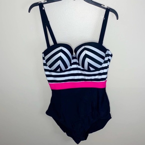 NWT Torrid black and white striped pink center halter retro pin up swimsuit - Picture 4 of 12